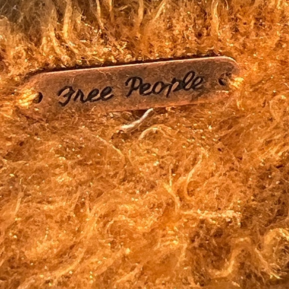 FREE PEOPLE - PRINCESS • V-Neck Fuzzy Sweater - Picture 6 of 10